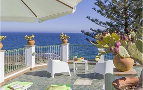 6 Bedroom Pet Friendly Home In Siracusa